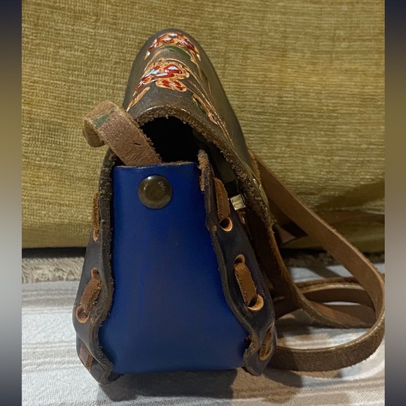 Mini Handmade Peruvian Tooled Leather Cross Body Purse - Picture 5 of 12